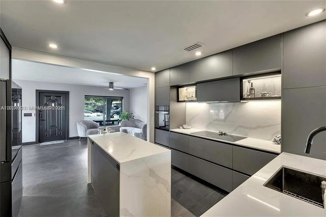 530 NW 39th St, Oakland Park, FL 33309