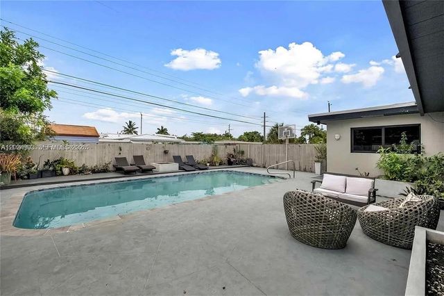 530 NW 39th St, Oakland Park, FL 33309