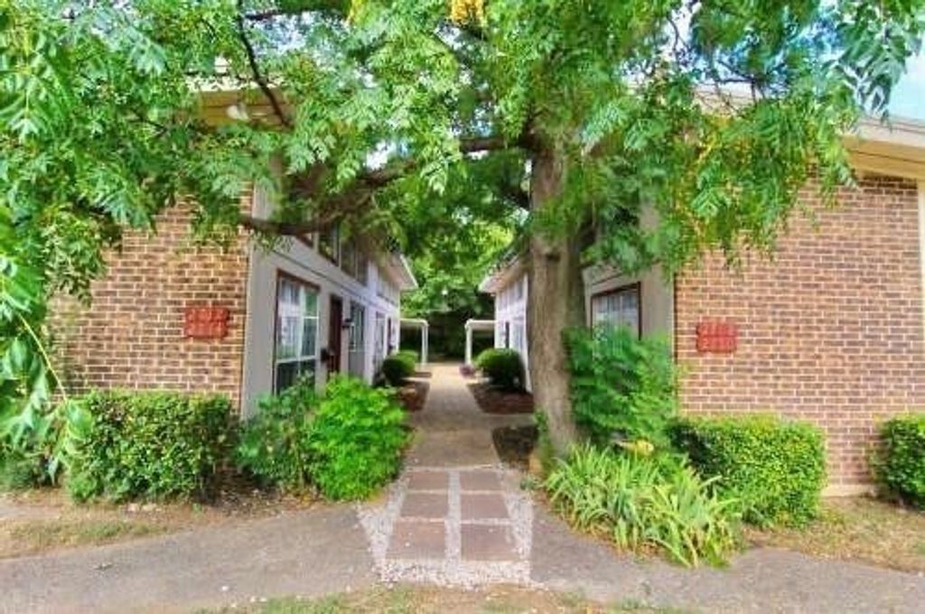 2708 McCart Avenue 2710, Fort Worth, TX 76110