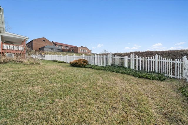 805 James Way, Mt Pleasant Boro, PA 15666