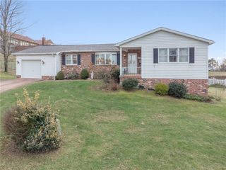 805 James Way, Mt Pleasant Boro, PA 15666