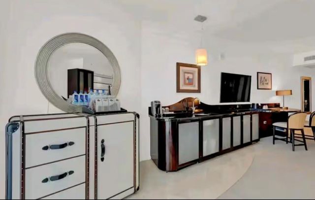 4391 Collins Avenue 1913, Miami Beach, FL 33140