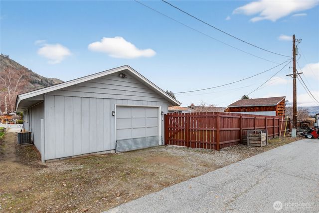 1427 Seneca Street S, Wenatchee, WA 98801