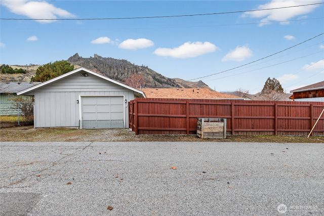 1427 Seneca Street S, Wenatchee, WA 98801