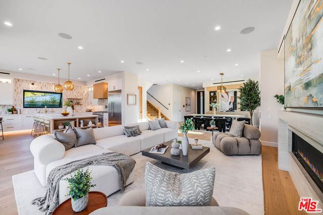 12427 Cumpston Street, Valley Village, CA 91607