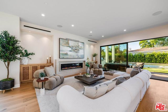 12427 Cumpston Street, Valley Village, CA 91607