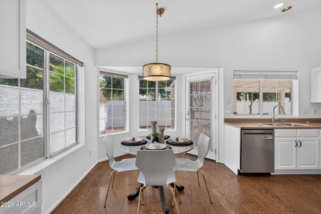 909 S SCALLOP Drive, Gilbert, AZ 85233