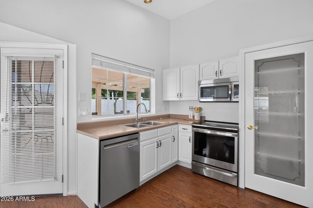909 S SCALLOP Drive, Gilbert, AZ 85233