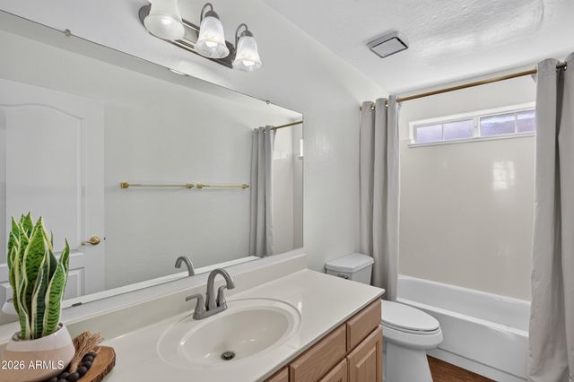 909 S SCALLOP Drive, Gilbert, AZ 85233