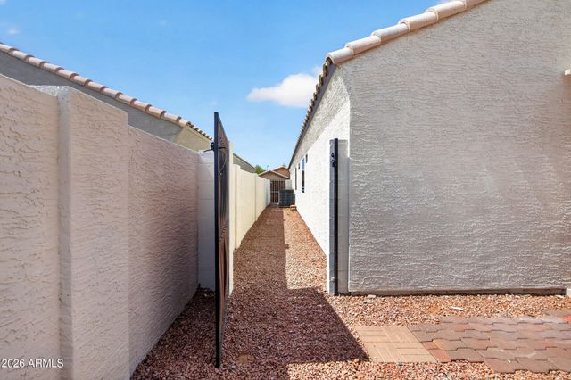 909 S SCALLOP Drive, Gilbert, AZ 85233
