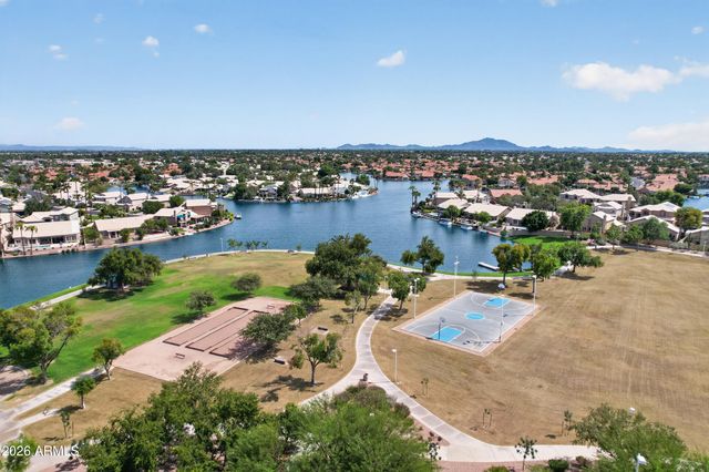 909 S SCALLOP Drive, Gilbert, AZ 85233