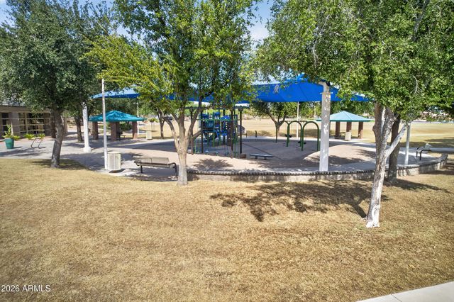 909 S SCALLOP Drive, Gilbert, AZ 85233