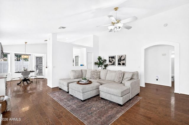 909 S SCALLOP Drive, Gilbert, AZ 85233