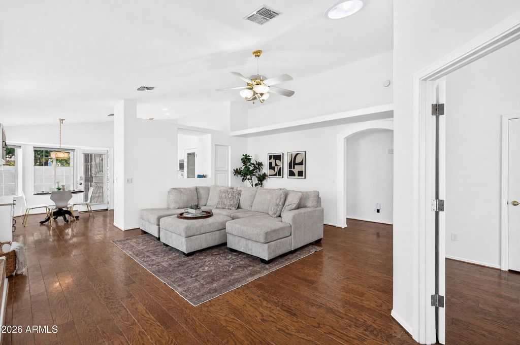 909 S SCALLOP Drive, Gilbert, AZ 85233 — photo 5