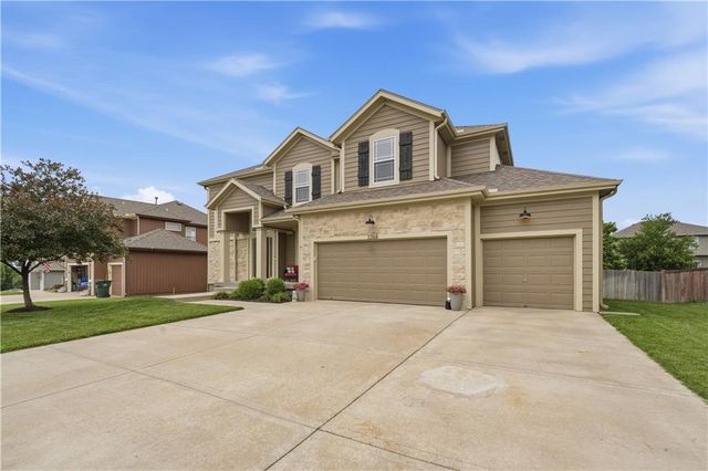 2268 W Concord Drive, Olathe, KS 66061