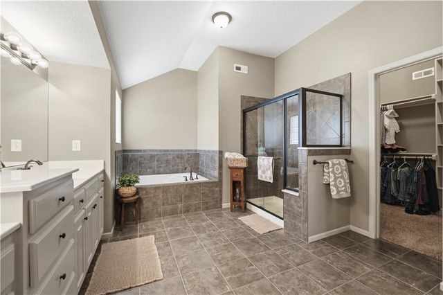 2268 W Concord Drive, Olathe, KS 66061