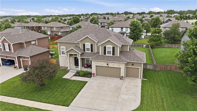 2268 W Concord Drive, Olathe, KS 66061