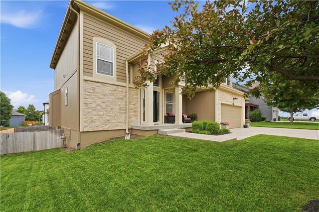 2268 W Concord Drive, Olathe, KS 66061