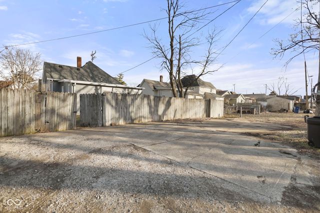 513 S West Street, Shelbyville, IN 46176