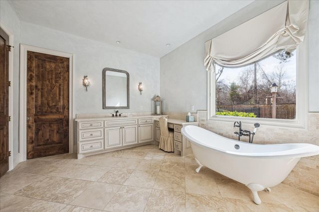 21 W Rivercrest Drive, Houston, TX 77042