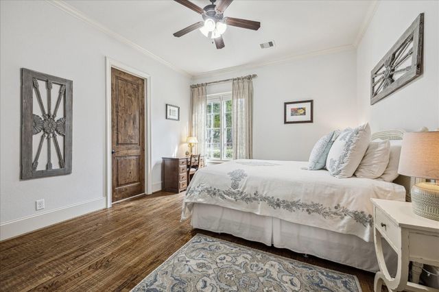 21 W Rivercrest Drive, Houston, TX 77042