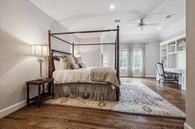 21 W Rivercrest Drive, Houston, TX 77042