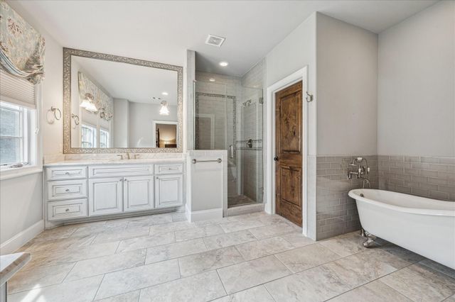 21 W Rivercrest Drive, Houston, TX 77042