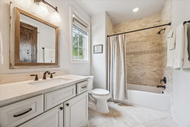 21 W Rivercrest Drive, Houston, TX 77042