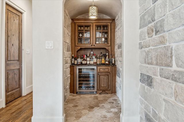 21 W Rivercrest Drive, Houston, TX 77042