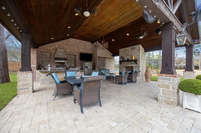 21 W Rivercrest Drive, Houston, TX 77042