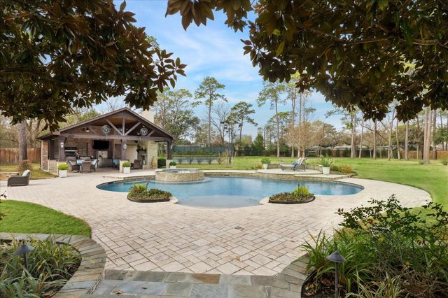 21 W Rivercrest Drive, Houston, TX 77042