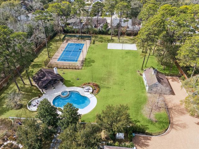 21 W Rivercrest Drive, Houston, TX 77042