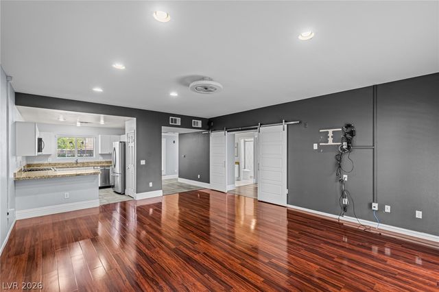 10525 Autumn Pine Avenue 105, Las Vegas, NV 89144