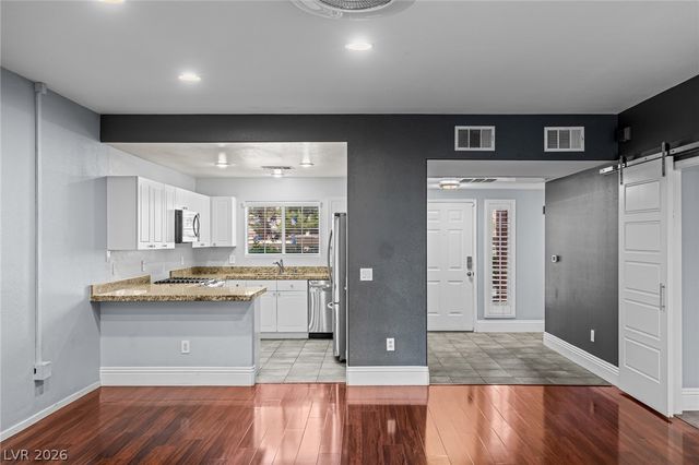 10525 Autumn Pine Avenue 105, Las Vegas, NV 89144