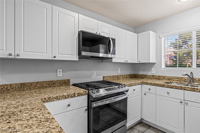 10525 Autumn Pine Avenue 105, Las Vegas, NV 89144