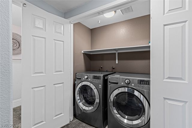 10525 Autumn Pine Avenue 105, Las Vegas, NV 89144