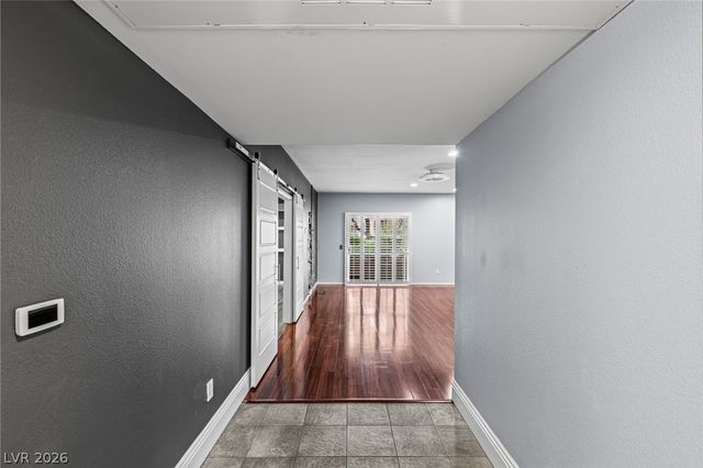 10525 Autumn Pine Avenue 105, Las Vegas, NV 89144