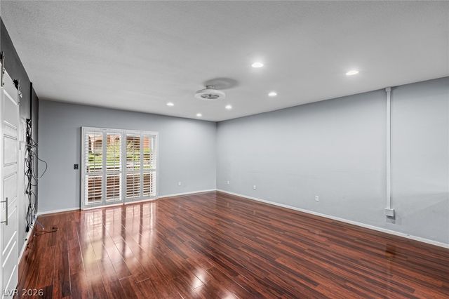 10525 Autumn Pine Avenue 105, Las Vegas, NV 89144