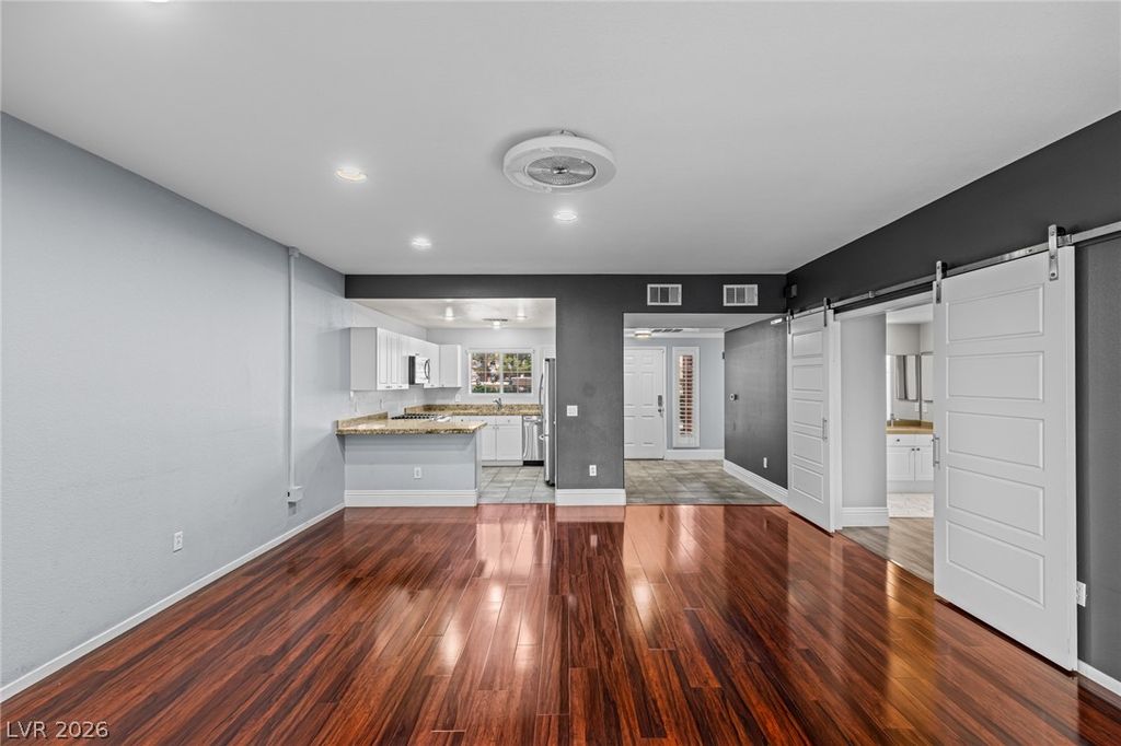 10525 Autumn Pine Avenue 105, Las Vegas, NV 89144