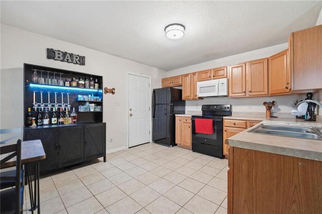 1801 Maple Lane, Lawrence, KS 66046