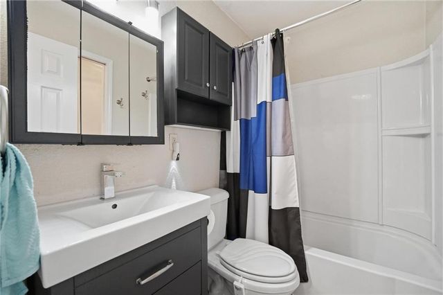 1801 Maple Lane, Lawrence, KS 66046