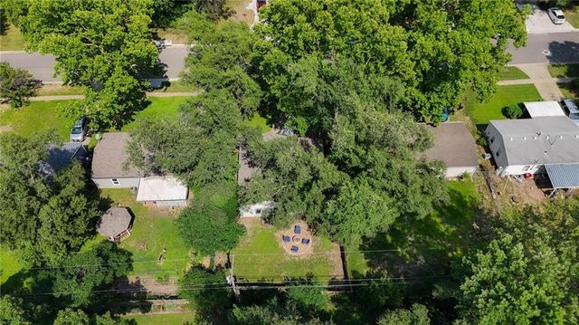 1801 Maple Lane, Lawrence, KS 66046