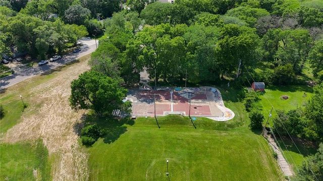 1801 Maple Lane, Lawrence, KS 66046