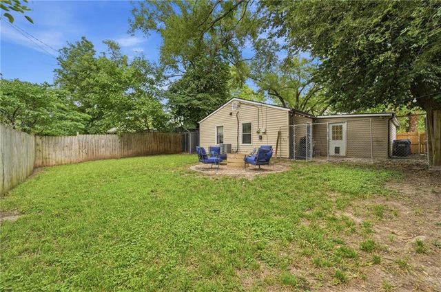 1801 Maple Lane, Lawrence, KS 66046