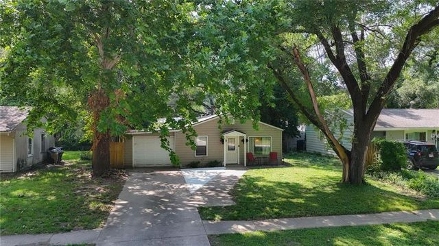 1801 Maple Lane, Lawrence, KS 66046