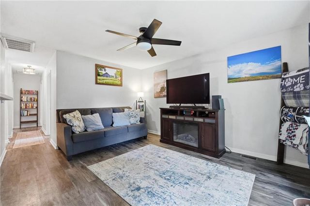 1801 Maple Lane, Lawrence, KS 66046