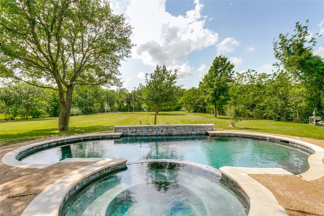 331 Lakeside Drive, Shady Shores, TX 76208