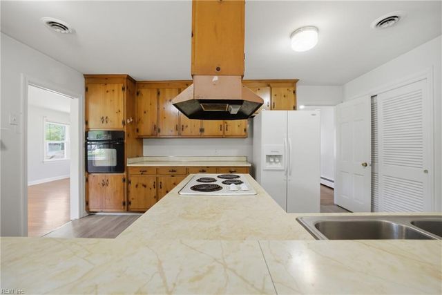 914 Briarfield RD, Newport News, VA 23605