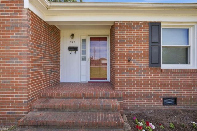 914 Briarfield RD, Newport News, VA 23605