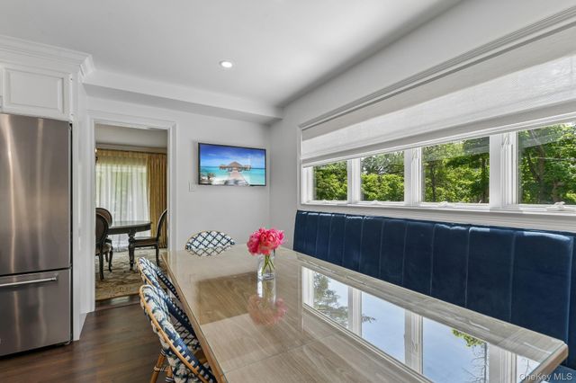 1 Lakeville Court, East Hills, NY 11576